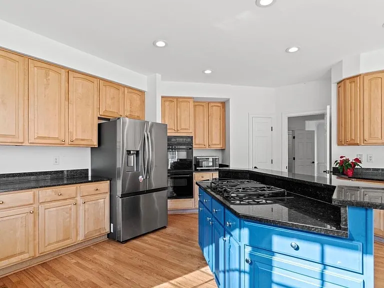 14216 Cervantes Ave — Photo 11