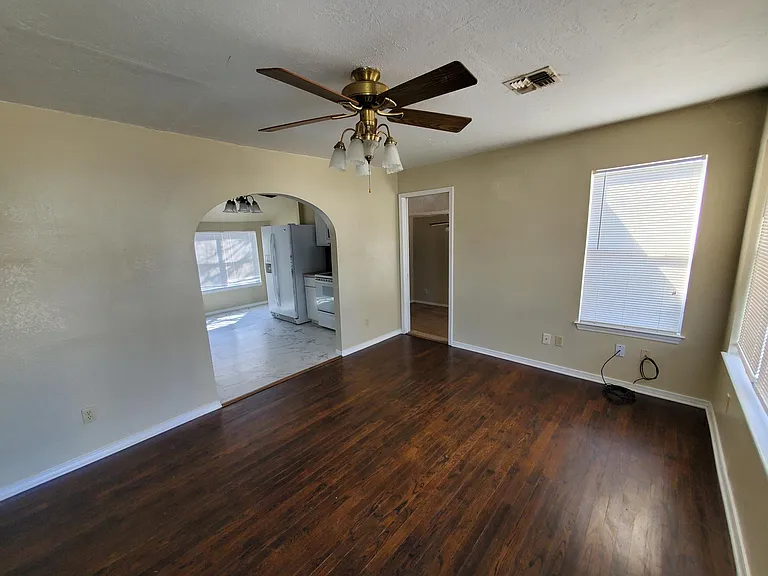1414 NW Lincoln Ave — Photo 3
