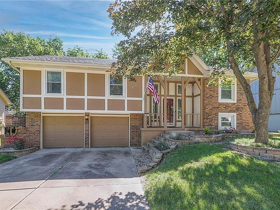 4th image of 501 NE Country Ln