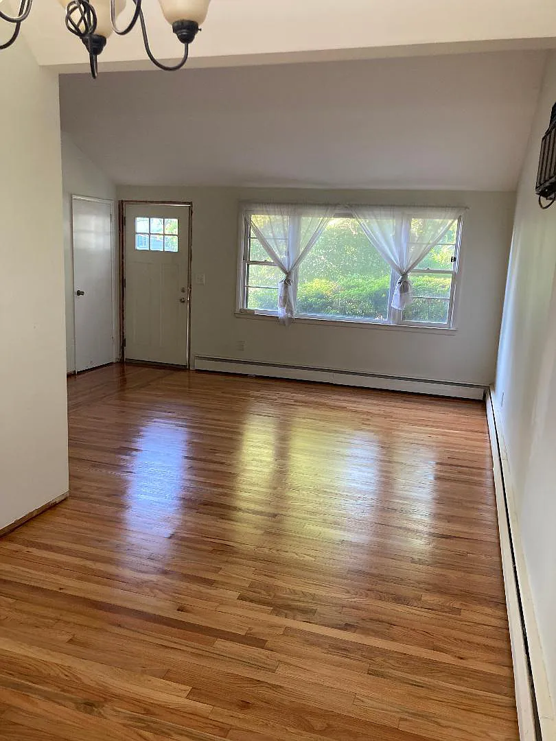 3 bed, 1500 sqft, $3,400 — Photo 1