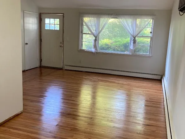 98 Neponsit St, Stamford, CT 06902