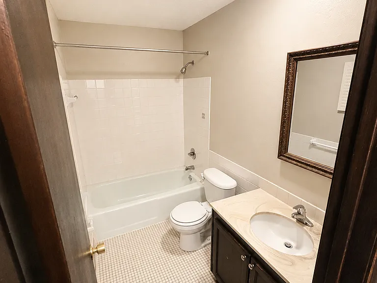 Hazelwood Apartments — Photo 44