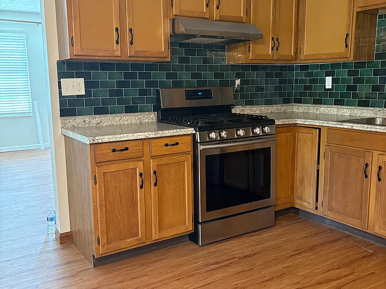 801 Valerie Ln — Photo 3