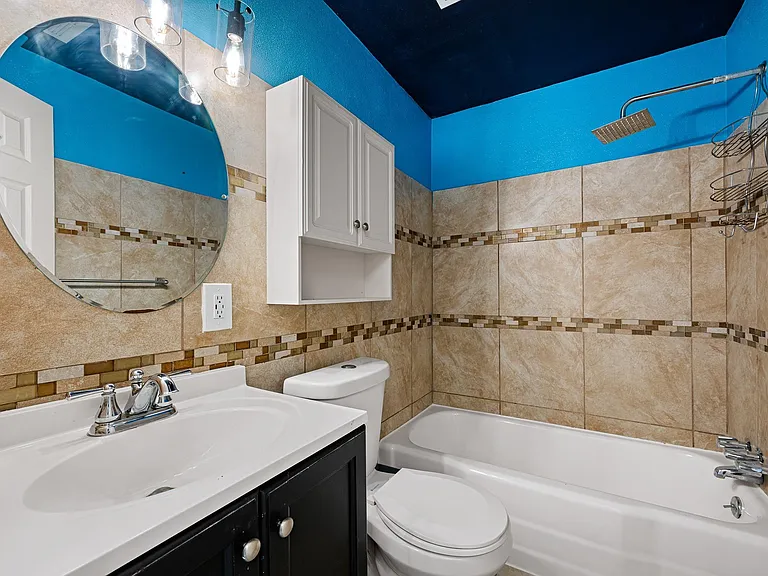 5718 Greencraig Dr — Photo 22