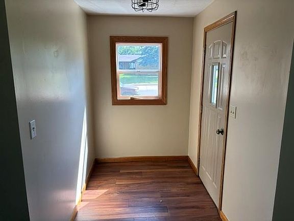 4th image of 746 E 6th St