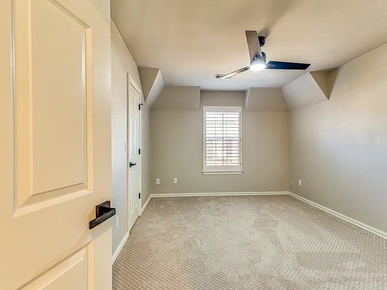 4608 E 94th St — Photo 32