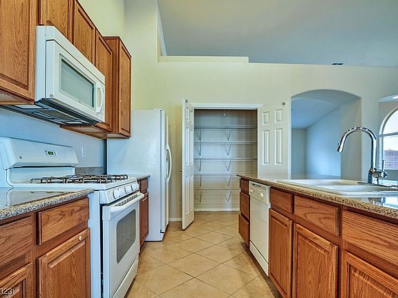 5th image of 3405 Cantura Bluff Ave