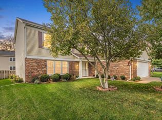 320 E Fox Hill Dr, Buffalo Grove, IL 60089