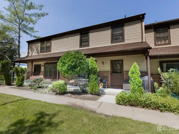 51 Aspen Dr, North Brunswick, NJ 08902