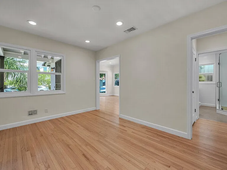 2828 Avenel St — Photo 9