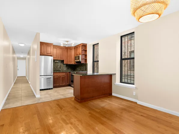 213 Eastern Parkway image 3 of 7