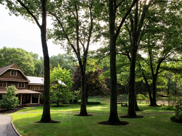 2 Spingler Dr, South Hamilton, MA 01982