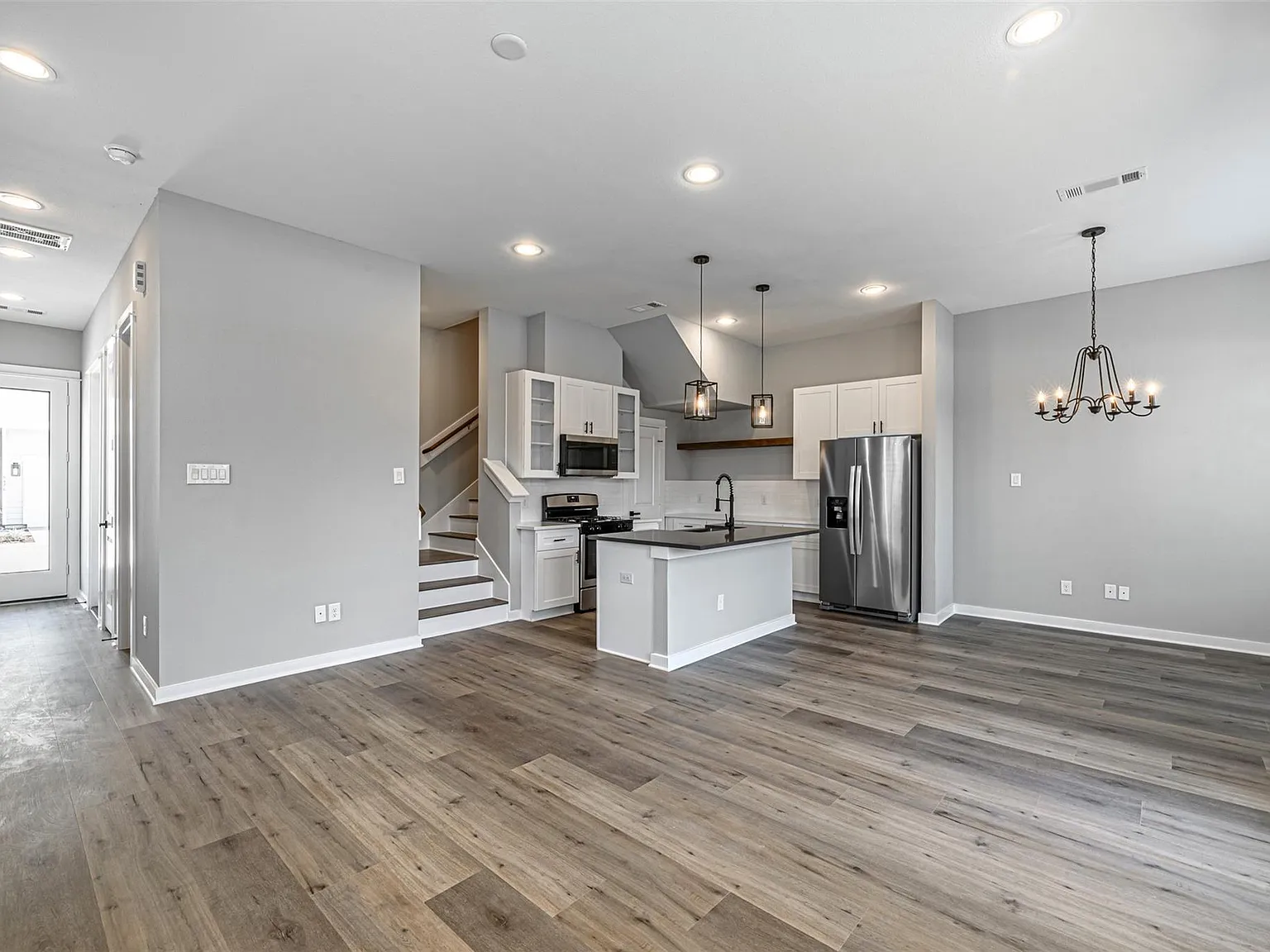 3 bed, 2.5 bath, 1620 sqft, $2,200 — Photo 4