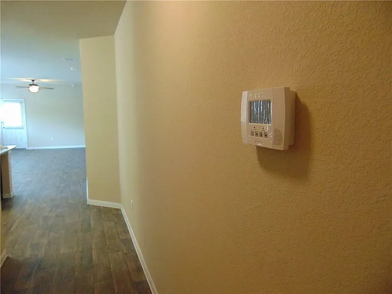 305 Cibolo Creek Dr — Photo 3