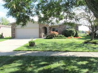 45604 Plum Grove Dr, Macomb, MI 48044