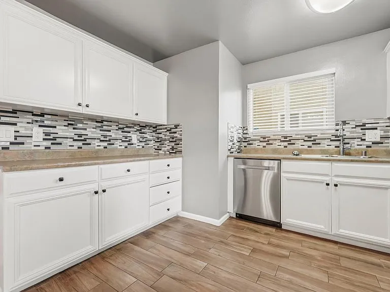 2536 White Oak Pl #5 — Photo 12