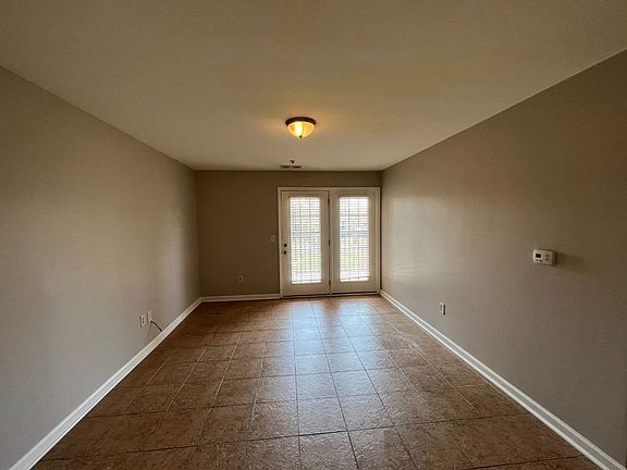 2nd image of 1411 Rocky Ln APT 1