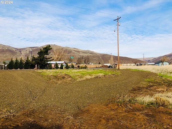3rd image of Skyline Ave #45