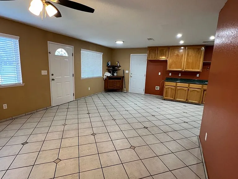 1417 Hall Ave — Photo 4