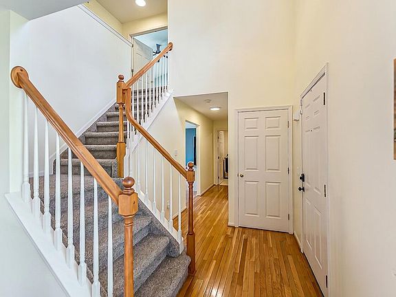 3rd image of 8876 Tamarack Ln
