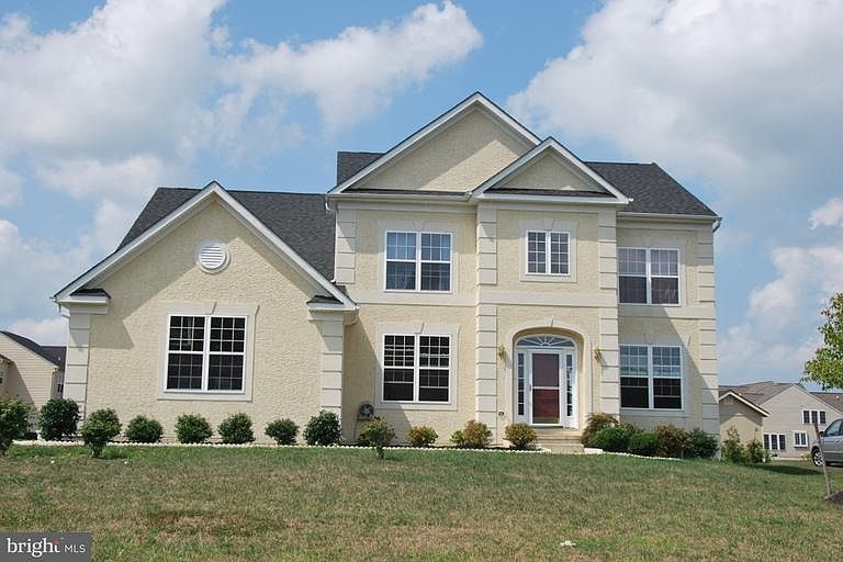 1st image of 36 Berkley Dr