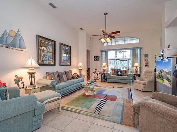 3rd image of 821 Ashton Dr