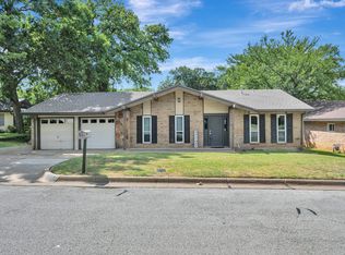 2727 Buffalo Dr, Arlington, TX 76013