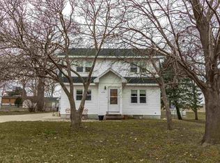 634 S Hackett Rd, Waterloo, IA 50701