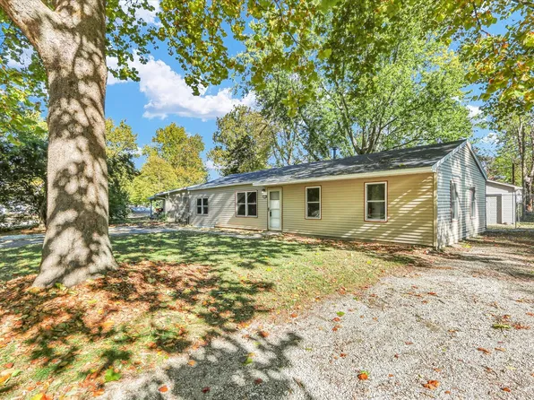 1402 Scottsdale Dr, Champaign, IL 61821