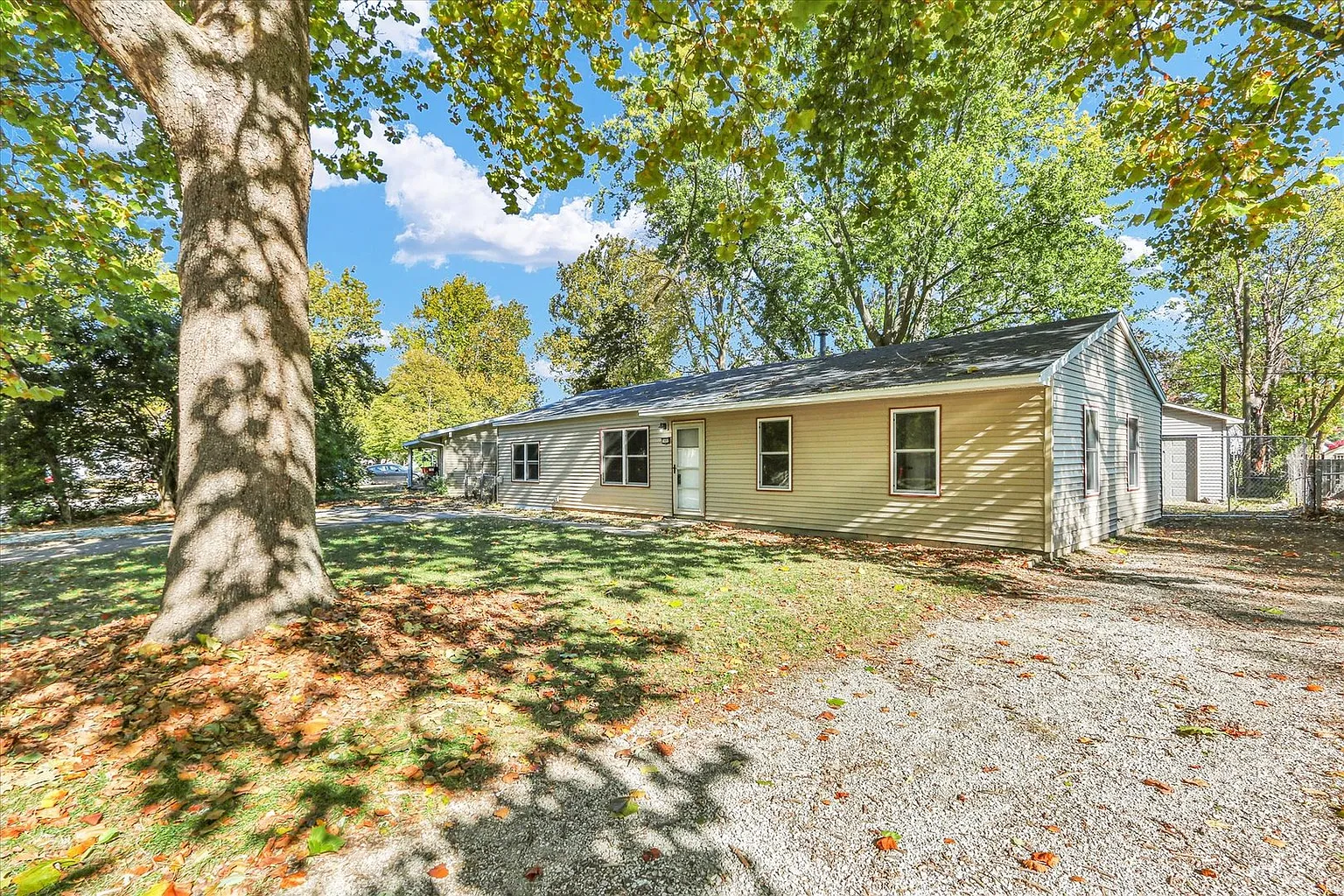1402 Scottsdale Dr photo 1