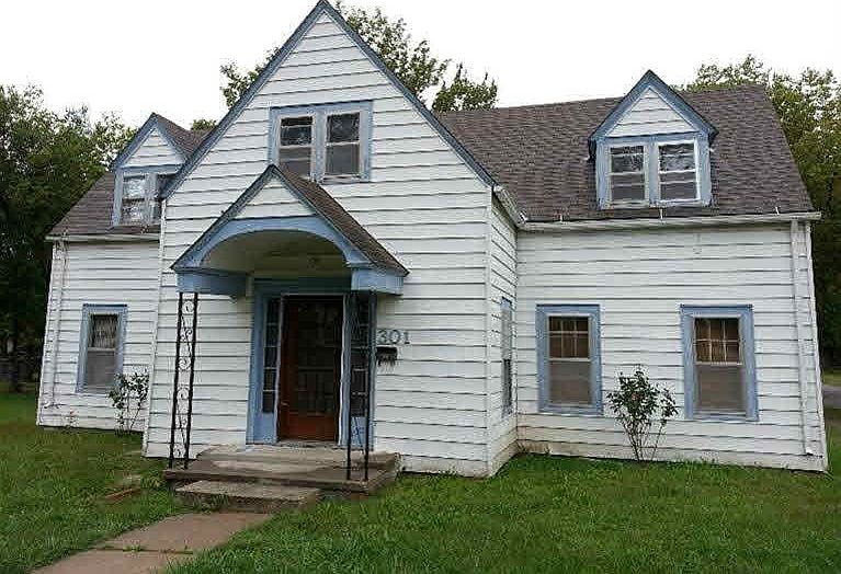 1st image of 301 S Cottonwood St