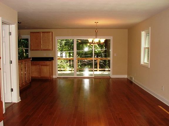 4th image of 852 Doerwood Ct
