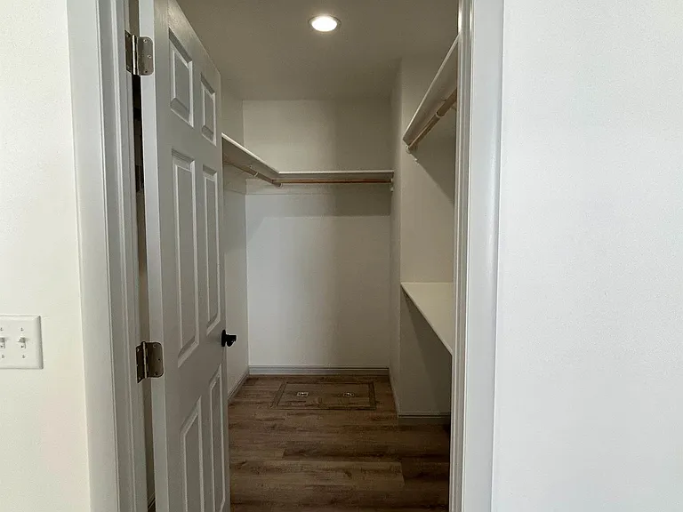 914 Riverbend St — Photo 12