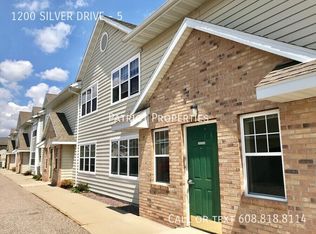 1200 Silver Dr APT 5, Baraboo, WI 53913