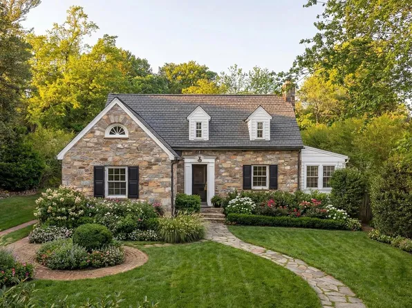 203 W Mason Ave, Alexandria, VA 22301