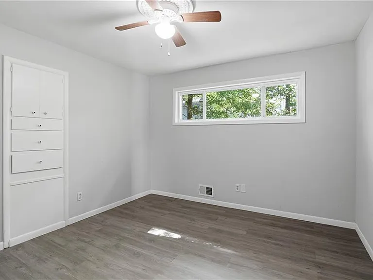 2209 Cherring Ln — Photo 12