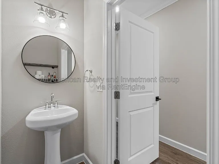 1817 Stable Ln — Photo 4