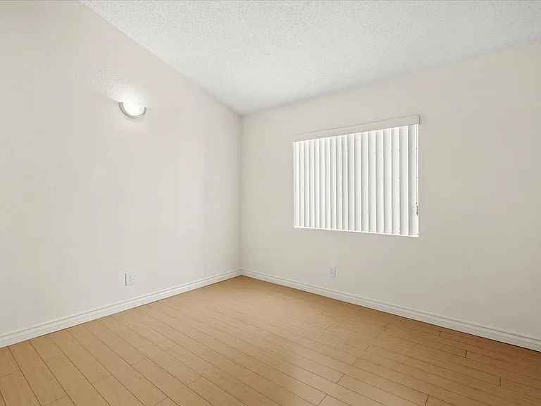 200 E Windsor Rd #1 — Photo 24