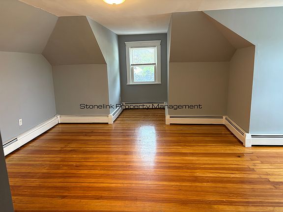 3rd image of 1088-1090 Lonsdale Ave #5
