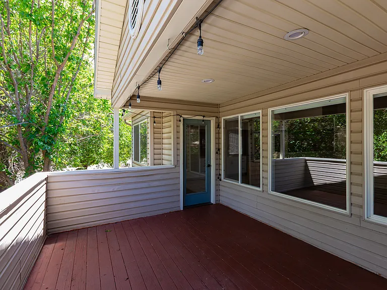 528 Park Ridge Ct — Photo 8