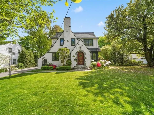 18 Fairway Drive, White Plains, NY 10605