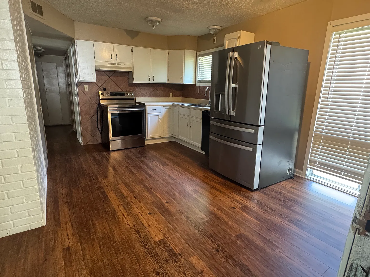 3 bed, 1.5 bath, 1475 sqft, $1,300 — Photo 4