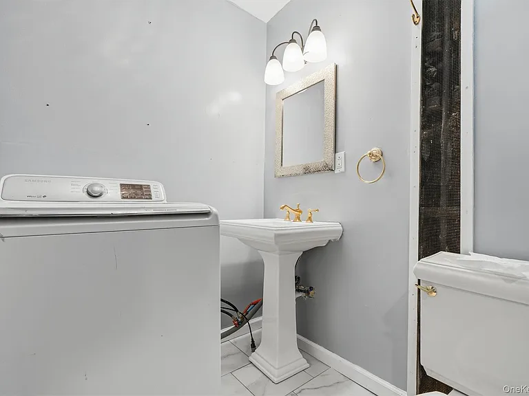 1021 State Route 32 — Photo 13