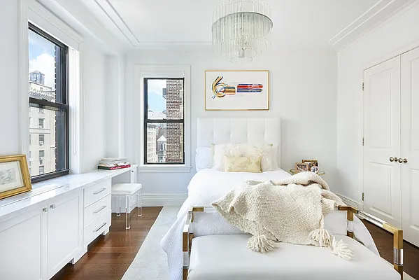 Sold by Warburg | media 21