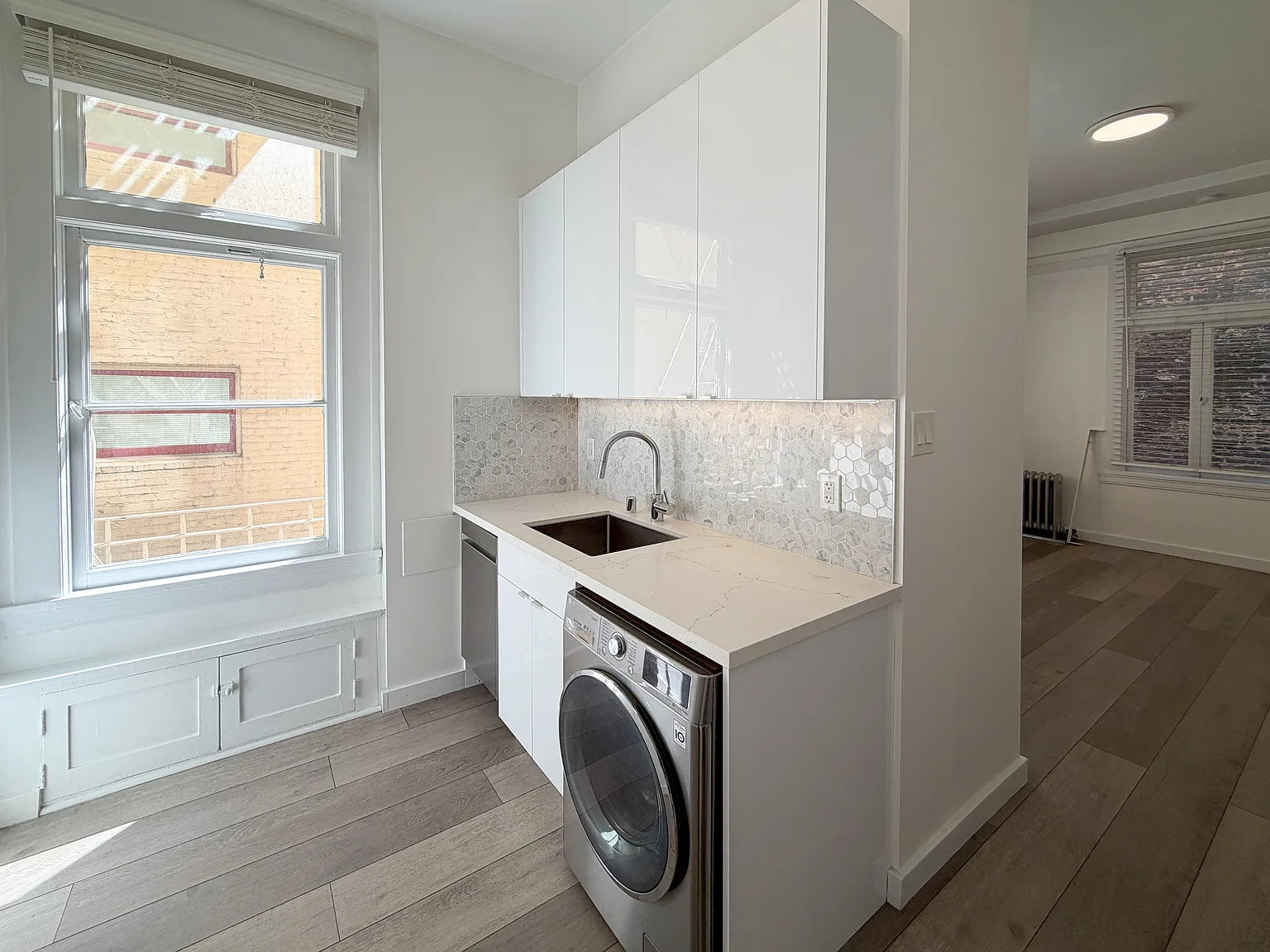 Nob Hill Studio with In-Unit Laundry & Dishwasher — Photo 2
