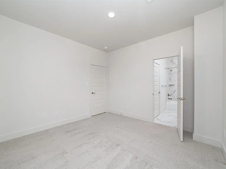 3007 Ventas Dr — Photo 32