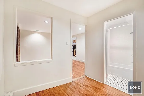 Rented by Bond New York | media 23