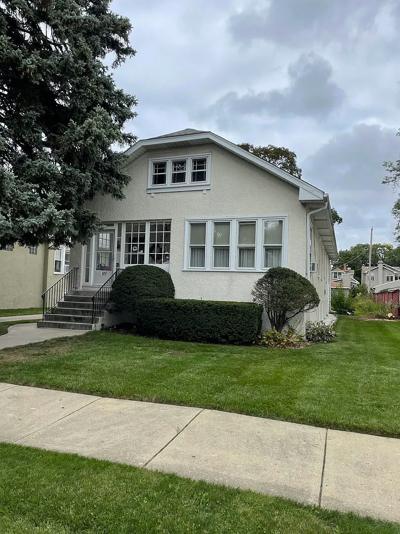 6071 N Newburg Ave photo 1