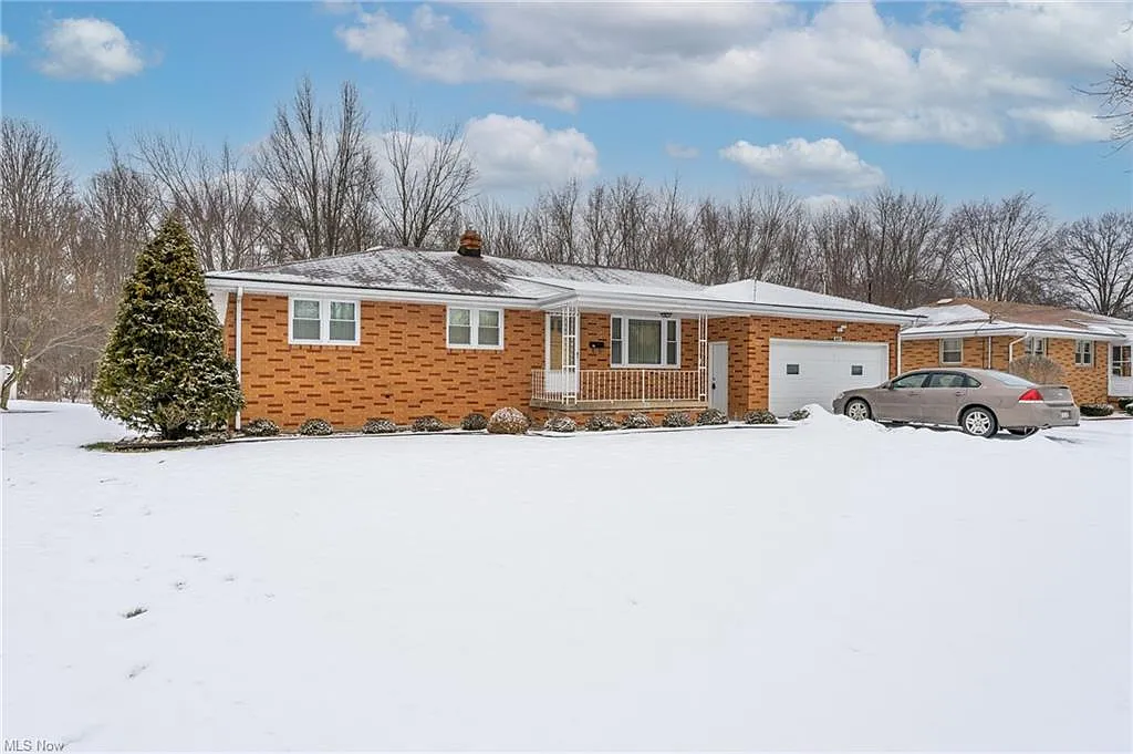 860 Almasy Dr photo 1