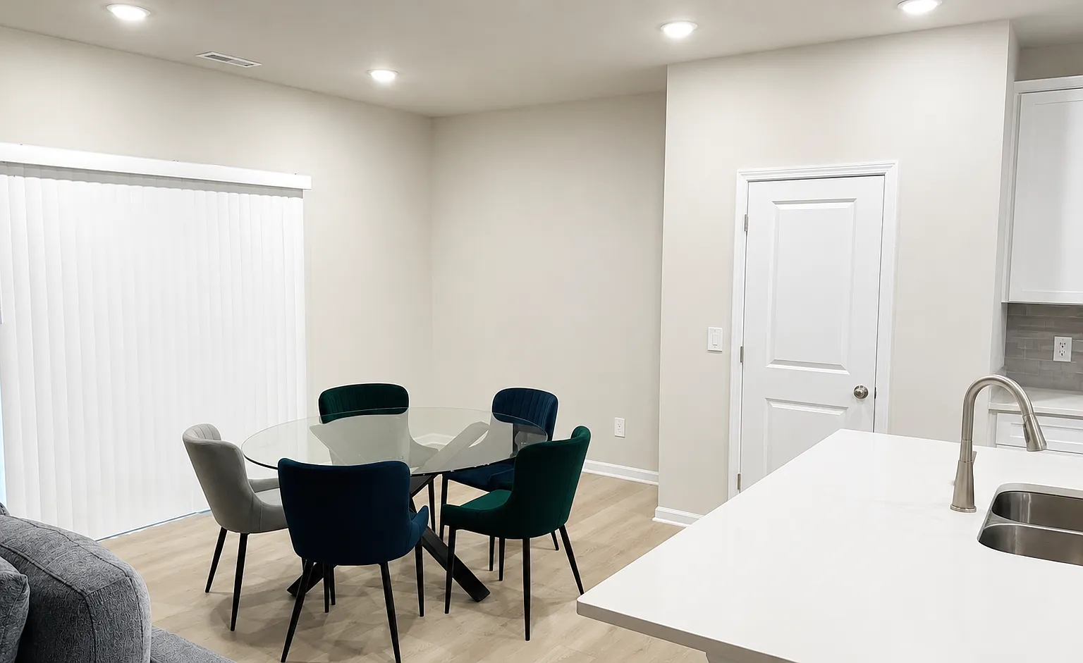 4 Bedroom 2.5 bath with a loft Singe Family House for Rent — Photo 4
